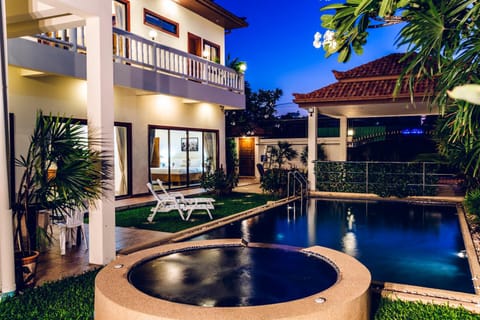 Area and facilities, Swimming pool, Swimming pool