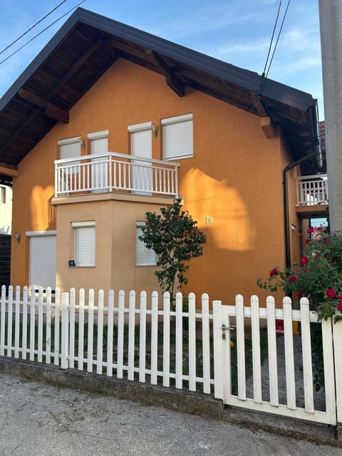 Property building, Balcony/Terrace