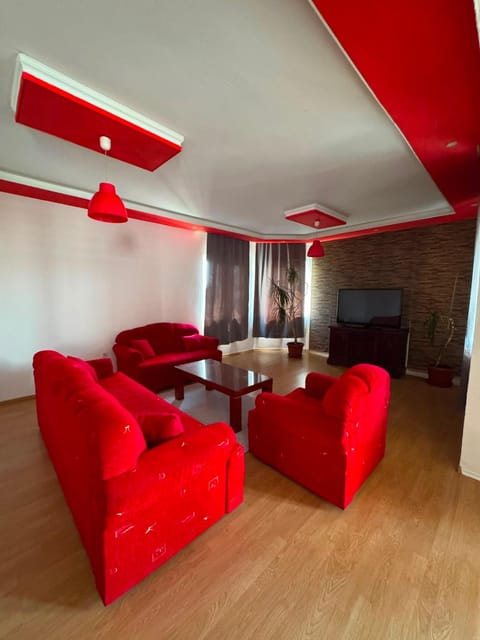 Communal lounge/ TV room, TV and multimedia, Living room, Seating area, Evening entertainment