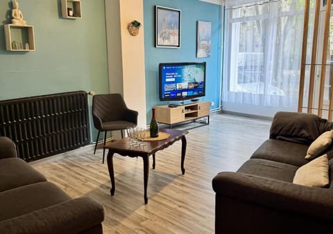Communal lounge/ TV room, Living room, Seating area