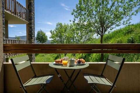 Balcony/Terrace, Lake view, Mountain view