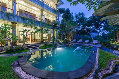 Property building, Garden, Garden view, Pool view, Swimming pool