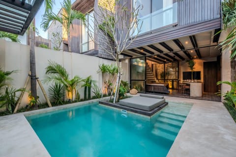 Pool view, Swimming pool, sunbed