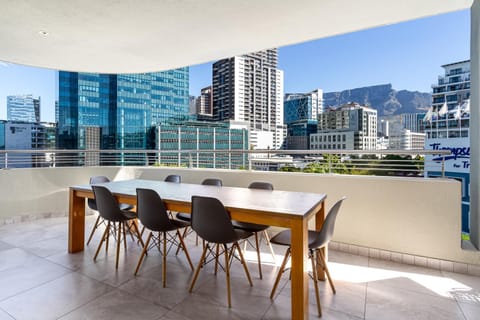 Property building, Day, Natural landscape, View (from property/room), Balcony/Terrace, Balcony/Terrace, Dining area, City view, Mountain view