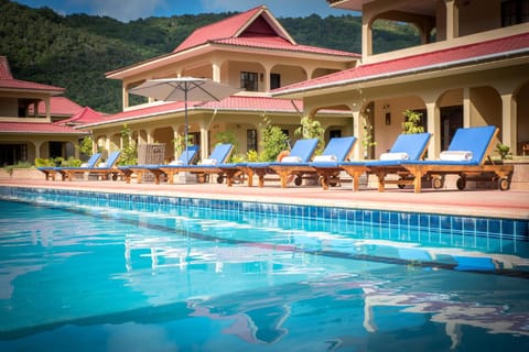 Property building, Day, Swimming pool