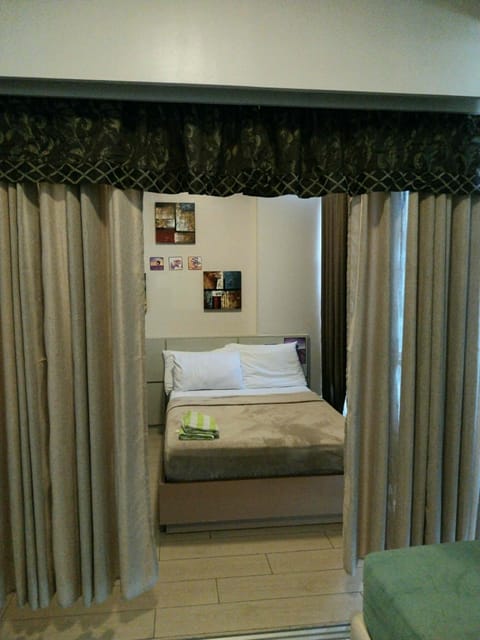 Toilet, Bed, Bedroom
