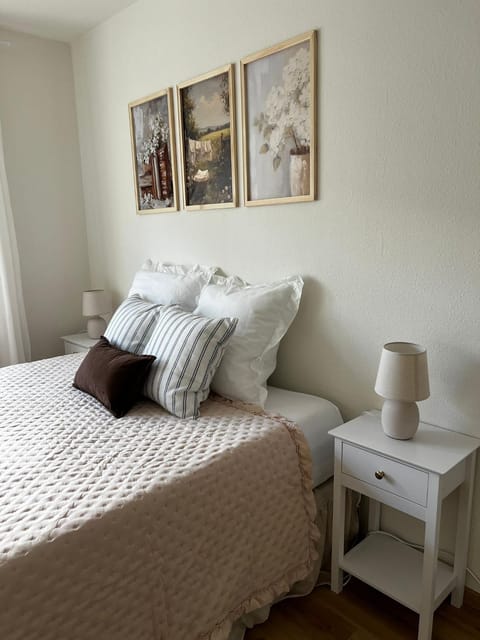 Bed, Photo of the whole room