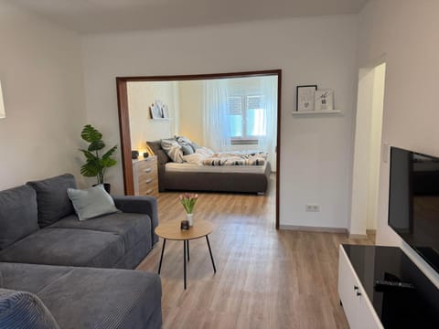 Bed, TV and multimedia, Living room, Photo of the whole room, Seating area, Bedroom