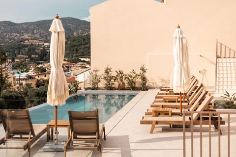 Day, Natural landscape, Mountain view, Pool view, Swimming pool, sunbed