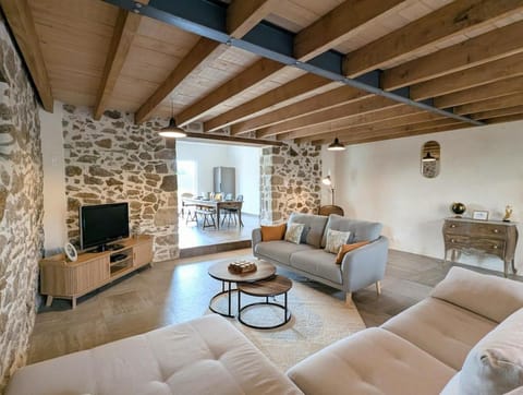 Communal lounge/ TV room, TV and multimedia, Living room, Seating area