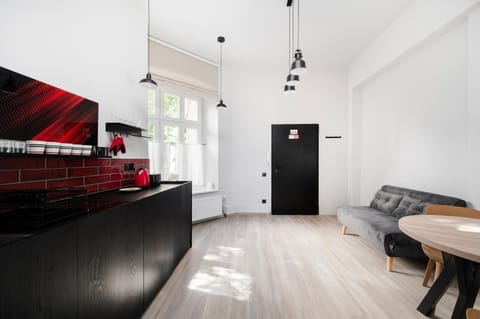 TV and multimedia, Kitchen or kitchenette, Living room, Seating area, Dining area