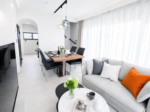 Living room, Dining area