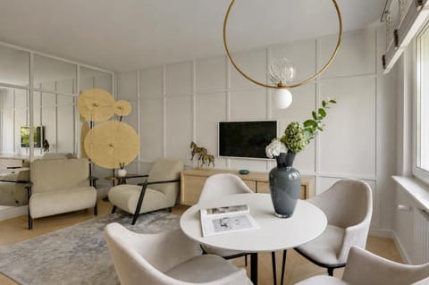 TV and multimedia, Living room, Seating area, Dining area, Evening entertainment