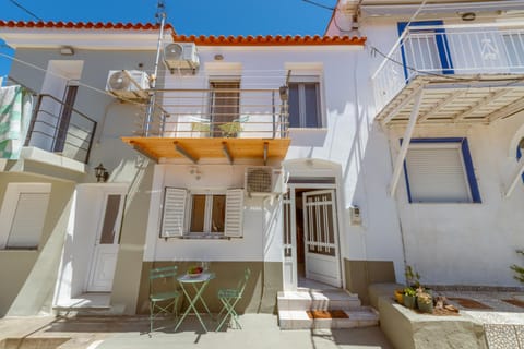 Property building, Patio, Facade/entrance, Day, Balcony/Terrace, Seating area, air conditioner, air conditioner