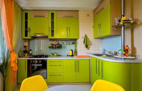 Kitchen or kitchenette, Dining area, stove