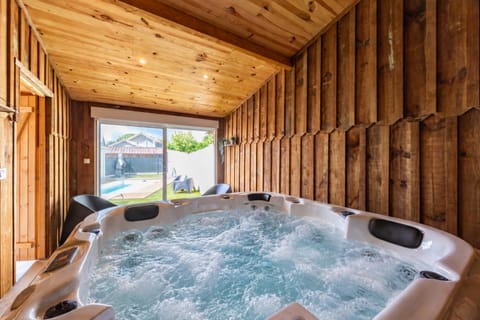 Hot Tub, Hot Tub
