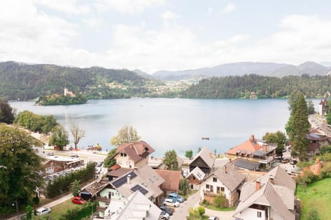 Nearby landmark, Neighbourhood, Natural landscape, Lake view, Location