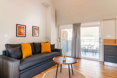 Bed, Living room, Photo of the whole room, Seating area, Dining area, Bedroom
