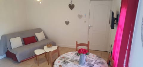 Living room, Photo of the whole room, Dining area