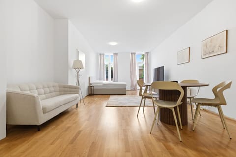 Bed, Living room, Photo of the whole room, Seating area, Dining area, Bedroom