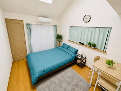 Photo of the whole room, internet, air conditioner