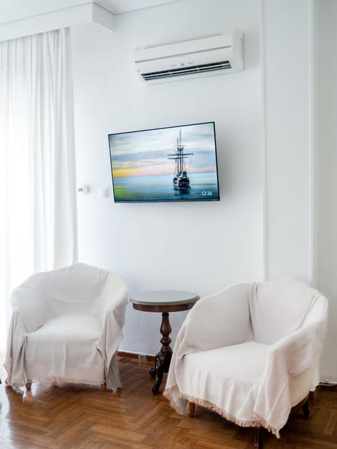 TV and multimedia, Photo of the whole room, Bedroom, furniture