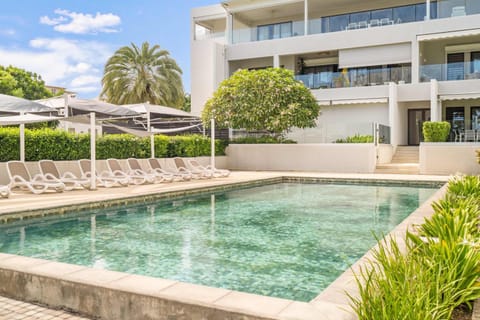 Property building, Patio, Swimming pool, sunbed