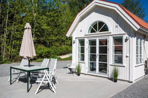 Property building, Patio, Day