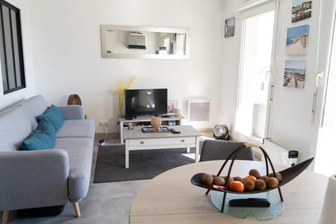 Communal lounge/ TV room, TV and multimedia, Living room