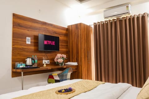 Bed, TV and multimedia, Bedroom, air conditioner