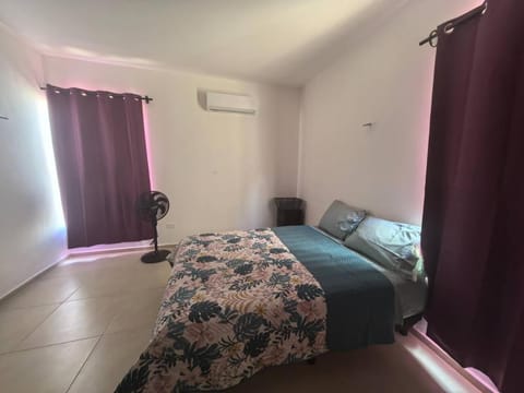 Bed, Bedroom, air conditioner