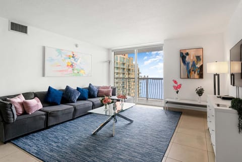 View (from property/room), Balcony/Terrace, Living room