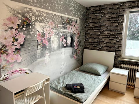 Bed, Photo of the whole room, Seating area, Bedroom