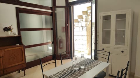 Seating area, Lunch