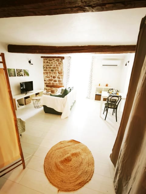 Bed, Living room, Dining area