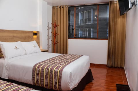 Bed, Photo of the whole room, City view