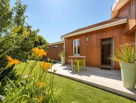 Property building, Garden, Garden view