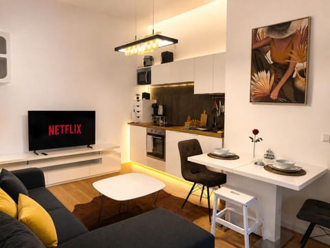 Living room, Dining area, kitchen