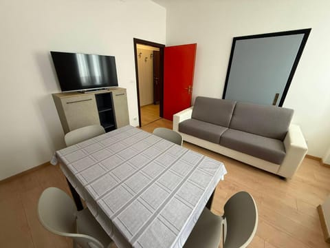 TV and multimedia, Seating area, Dining area