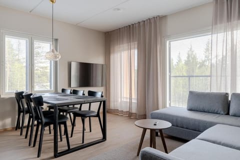 TV and multimedia, Living room, Seating area, Dining area