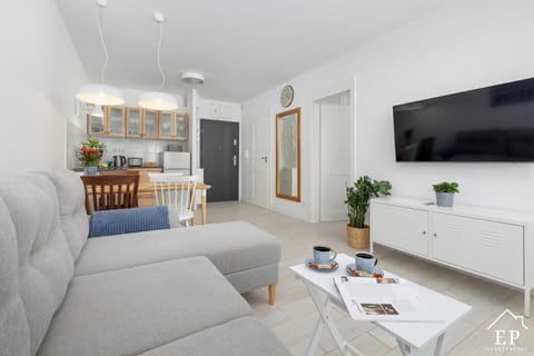 TV and multimedia, Kitchen or kitchenette, Living room, Seating area