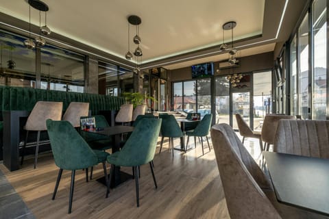 Lounge or bar, Entertainment