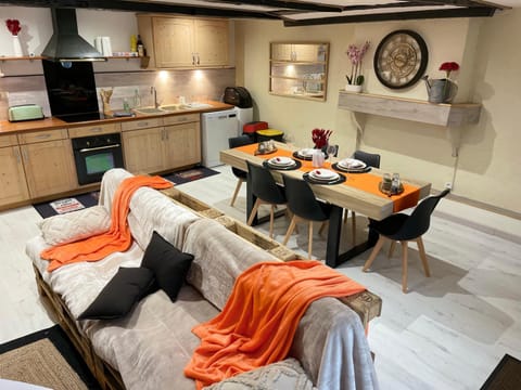 Living room, Seating area, Dining area, stove
