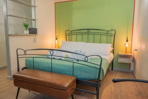 Bed, Photo of the whole room, Seating area, Bedroom