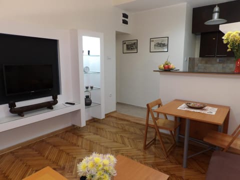 Library, Living room, Seating area, Dining area, Street view