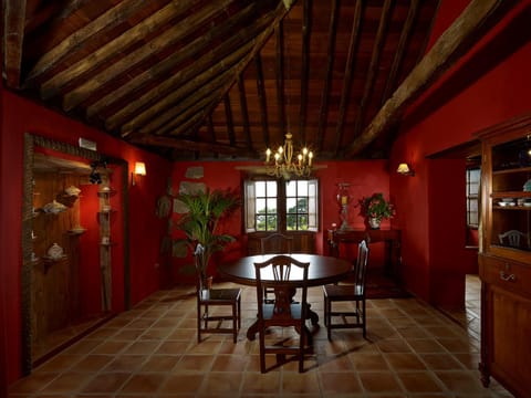 Dining area, Garden view, Mountain view