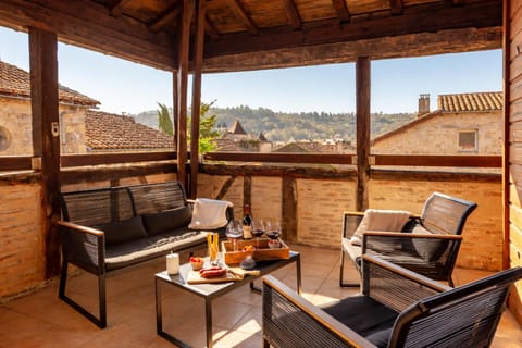 Patio, Day, Natural landscape, View (from property/room), Balcony/Terrace, Seating area, City view, Mountain view