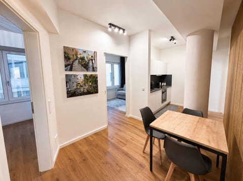 Seating area, Dining area