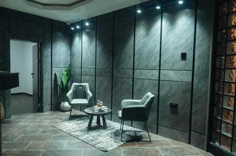 Communal lounge/ TV room, Lobby or reception