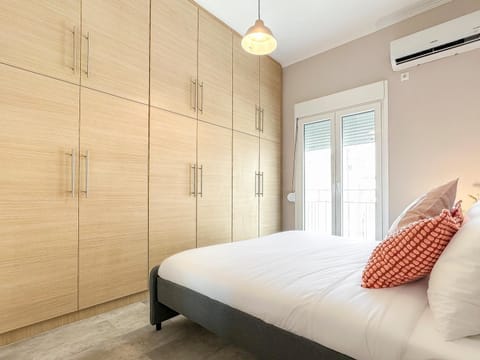 Bed, Photo of the whole room, Bedroom, wardrobe, air conditioner